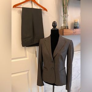 Like new! Woman’s Lined Blazer and Trouser Pant Suit - The Limited